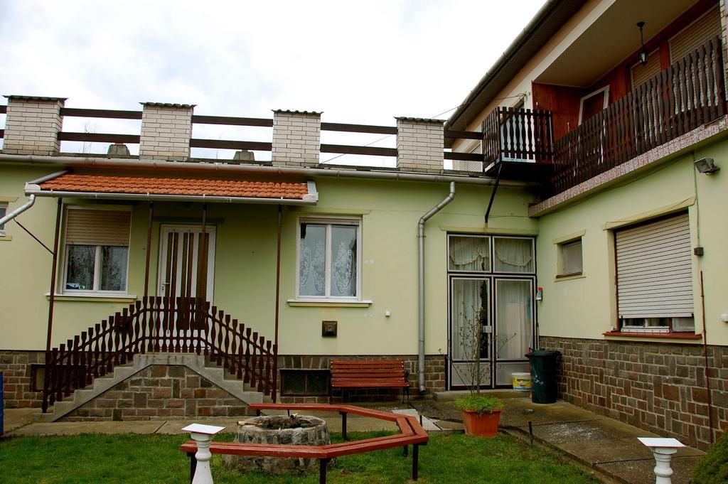 Kovács Vendégház Mátraderecske Exterior foto